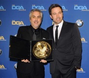 Ben Affleck, ganador el año pasado por "Argo", le entregó el premio al mexicano